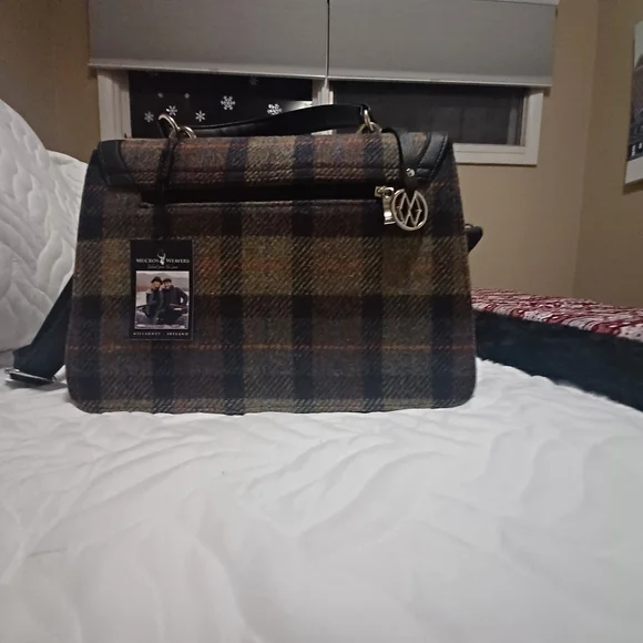 Mucros Elegant Plaid Satchel - Black and Brown - Picture 3 of 5